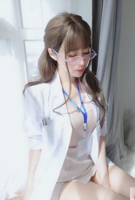 Silver 81 “ Doctor Girl with Glasses”  အတွင်းခံဘောင်းဘီကို အန္တရာယ်မရှိဘဲ စိတ်မရှည်စွာ ထိတွေ့ခြင်းက သူမနှလုံးခုန်နှုန်းကို ဖြစ်စေသည် (73P)