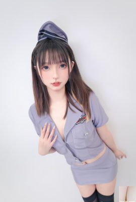 Mafuyu Kamikazaka ၏ “ Stewardess + Policewoman”  ကို ပြန်ကြည့်ကာ သူမ၏ မျက်လုံးများ၏ ပြင်းထန်မှုမှာ ဇယားကွက် (80P) မှ မရှိတော့ပါ။