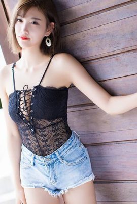 Yang Chenchen ၏ sexy denim ဘောင်းဘီတိုသည် သူမ၏ လှပသော တင်ပါး၏ သွေးဆောင်မှုကို ဖော်ပြသည် (32P)