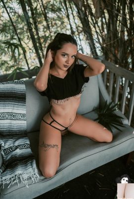 (Suicide Girls) ဒီဇင်ဘာ 02၊ 2023 – Isabella – Crop Top (43P)