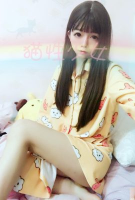 ( Weibo တွင်ချစ်စရာကောင်းသောမိန်းကလေး) ကြောင်မိန်းကလေး@အဝါရောင်ကာတွန်းညအိပ်ဝတ်စုံ (44P)