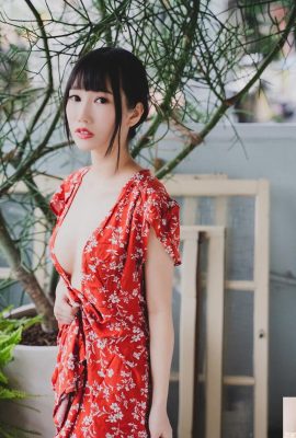 Sexy ကျတဲ့ ချစ်သမီး “ Ai Qing Iris”  ဟာ သူမရဲ့ မက်မွန်သီးပုံစံ ရင်သား (11P) နဲ့ ပရိသတ်တွေကို တုန်လှုပ်စေခဲ့ပါတယ်။