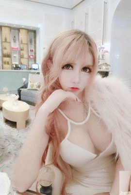 G-cup doll hottie Luby “ အစာစားနေစဉ်အတွင်း ဘောလုံးနှစ်လုံး ပေးသည်”  (13P)