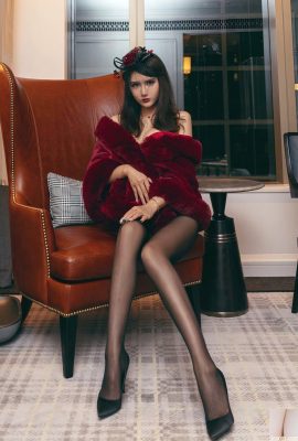 Emily Yin Fei အနက်ရောင် ခြေအိတ် ဒေါက်မြင့်ဖိနပ် ညုတုတု ရင်သားကြီးကြီး လှပသော မိန်းမပျို sexy ခြေထောက် ဒေါက်မြင့်ဖိနပ် (18P)