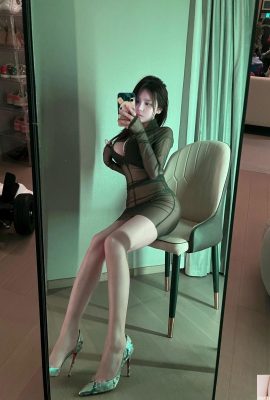 (အွန်လိုင်းစုစည်းမှု) Welfare Girl Running Jingluoer ၏ “ Green See-through Outfit”  VIP Exclusive Full (35P)