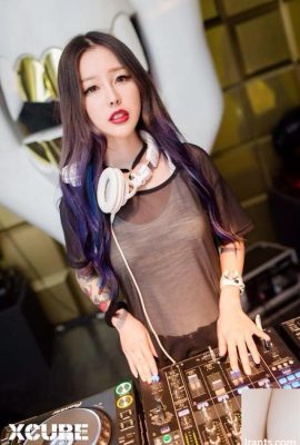 DJ Quenna သည် DJ (24P) ကစားနေစဉ်တွင် သူမ၏ကာတွန်းမက်မွန်သီးကို ပြသရန် မမေ့ပါနှင့်။