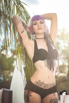 (Suicide Girls) Brighid – နေဝင်ချိန်