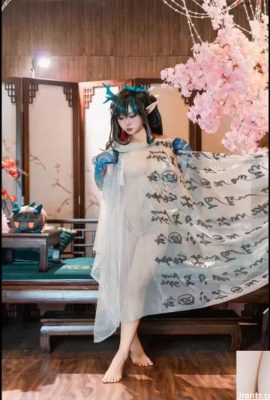 Aya ကို Aya နှင့် 小和蜜丝– Nian and Dusk Chinese Dress (199P) မှ ရှာဖွေတွေ့ရှိခဲ့သည်