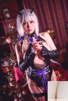 (Coser) Doom 787 – Azur Lane “ Glorious Succubus”  (40P)