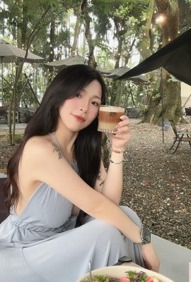 Girl Girl Next Girl “ Tongpei”  သည်အလွန်လှေကားထစ်ဖြစ်သည်။