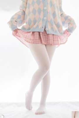 (Rabbit သည်ရုပ်ရှင်များနှင့်ကစားသည်) – အနက်ရောင်နှင့်အဖြူရောင်ပိုးရှည်ခြေထောက်များ (46p)