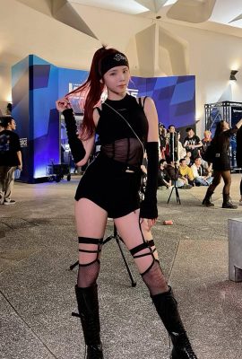 “ Zoe_Flesh”  လျှို့ဝှက်ပတ်ပတ်လည်ရင်သားနှင့်သွေးဆောင်မှု (18p)