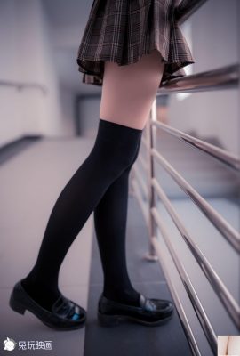 (ယုန်များသည်ရုပ်ရှင်နှင့်ကစားသည်) – ယူနီဖောင်း (43)) တွင်ဖြစ်ရခြင်းသည် ပို. ကောင်းသည် (43p)