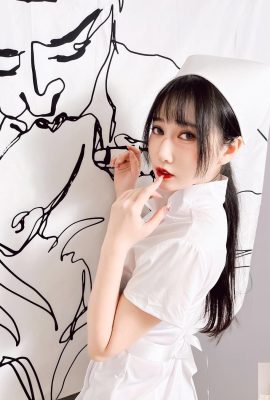 “ Yuan Yuwen”  သည်ချိုမြိန်မှုအောက်တွင်ပြည့်နေသောရင်သားများ (23 နာရီ)