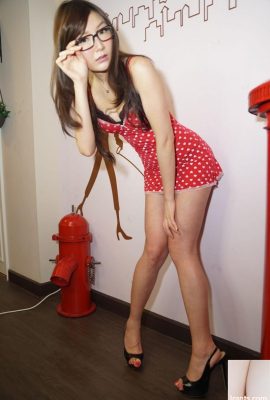 (မော်ဒယ်လ်ဓာတ်ပုံ) Xiaoyiumei ၏ Sexy မိုးလုံလေလုံခြေထောက် (40p)