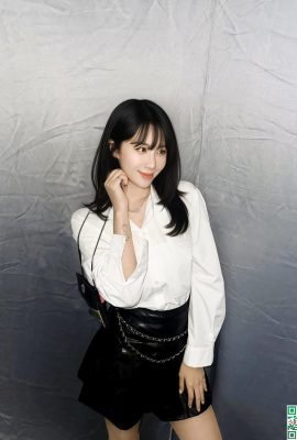 မျက်မြင်သက်သေပုံသည်အကန့်အသတ်မရှိနှင့် “ Xia Qing”  သည်ရင်သပ်ရှုမောဖွယ်ကောင်းသောပုံရှိသည်။ (20p)