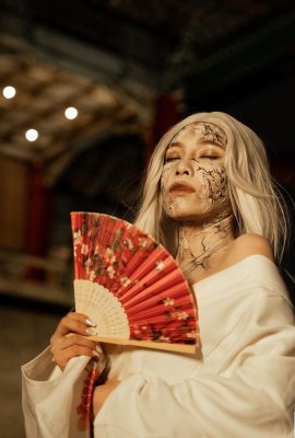 ချစ်စရာကောင်းသောအလှအပ “ Ami”  သည်ပထမတစ်ချက် (19)) တွင်နူးညံ့သောအသားအရေထဲကျသွားသည် (19p)