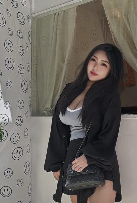 “ နှင်းဆီ”  အကောင်းဆုံးကိန်းဂဏန်းသည်သူမ၏လက်များသို့ 0 င်လိုသည် (10p)