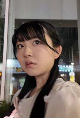 Mashiro Fuwari – သူမညနေခင်းတွင်မည်သည့်အဘယ်ကြောင့်ရပ်တည်နေရသည့်အကြောင်းလျှို့ဝှက်အစီရင်ခံစာပါသောအမျိုးသမီးတစ် ဦး ရပ်နေသောကောလိပ်ကျောင်းသားအမျိုးသမီးတစ် ဦး ဖြစ်သည်။ Makotoshi