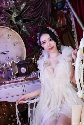 “ Peng Xiaoyun”  သည်သူမ၏အဖြူနှင့်တင်ဒါအကြီးအကဲများ၏အဓိကရုဏ်းများကိုအင်တာနက်ပေါ်တွင်ပြသသည် (10 နာရီ)