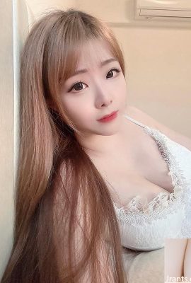 “ Zhang Xiaorou”  သည်အမှန်တကယ်ထက် ကျော်လွန်. လှပသည် (10p)
