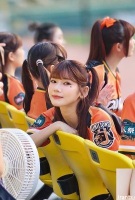 လှပသောနတ်ဘုရားမ “ Risi”  သည်အဖြူရောင်နှင့်နူးညံ့သောအသားအရေ (10P) ရှိသည်။