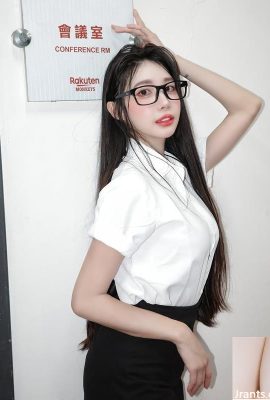 Cheerleading “ Yun Xi”  သည်ချစ်စရာကောင်းသောနေသာအပြုံး (10p)