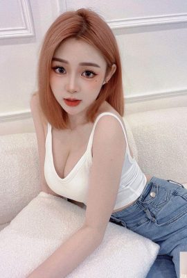 Sweet Model “ Mila”  သည်သူမ၏ရင်သားကိုမဖုံးနိုင်။ မကောင်းသောကိန်းဂဏန်းများအပြည့်အ 0 မဖုံးနိုင်ပါ။