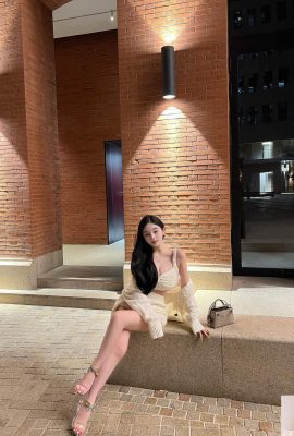 စူပါစပ်နှင့်ချိုမြိန်လှပသောလှပသောမိန်းကလေး “ Qian Hui”  တွင်ဆိုးဝါးသောရှုထောင့်ရှာဖွေခြင်းအမြင်အာရုံ (10p) ရှိသည်။