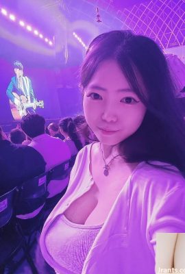 “ Zhang Yu Tako”  ၏ချိုမြိန်ခြင်းနှင့်မထိုက်တန်သော “ zhang yu tako”  သည်အဖြူရောင်, နူးညံ့သောနှင့်ပါးလွှာသောခြေထောက်များကိုဖော်ပြသည် (10P