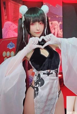 Coser ရဲ့ချိုမြိန်အပြုံးကလူတွေကိုနေရာလွတ်ထဲကျစေတယ် (10p)