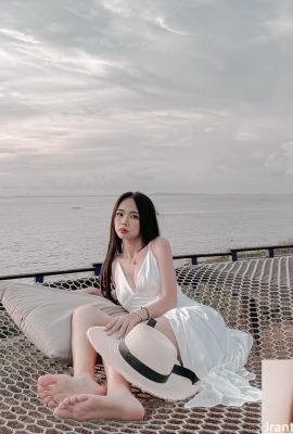 Sexy နှင့်ချစ်စရာကောင်းတဲ့မိန်းကလေး “ လ”  ကလူတွေကိုဒေါသထွက်စေတယ် (10p)