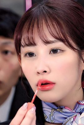 FUTABASAA – အလှကုန်ကြမ်းပြင်ပေါ်ရှိအလှကုန်ကြမ်းခင်းအပေါ်အလှအပအတိုင်ပင်ခံတစ် ဦး သည်သူမ၏ဇနီးထူထပ်သောအထူနှုတ်ခမ်းများကျဆင်းလာသည်