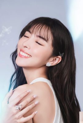 “ yuexi”  ချိုမြိန်အပြုံးများသည်စုံလင်သောအပြုံးကိုတစ်ချိန်တည်းတွင်ချစ်မြတ်နိုးစွာကျဆင်းခဲ့သည် (10p)