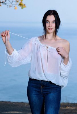 polly စင်ကြယ်သော – အပြာရောင်ဂျင်းဘောင်းဘီ (99p)