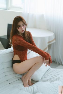 လှပသောရင်သားများနှင့်လှပသောခြေထောက်များကိုမပြောင်းရွှေ့သော “ Weng Shuan”  သည် (10P)