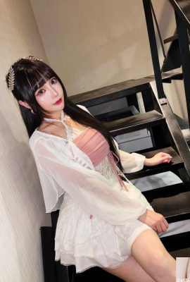 “ Ivy Yihan”  ၏ sultry ပရိုဖိုင်းသည်အလွန်ကောင်းမွန်သောစိတ်စွဲလမ်းမှု (10 နာရီ)