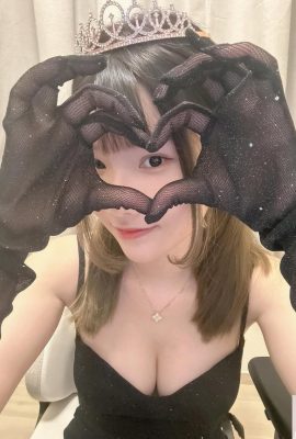 “ Lily Yim”  သည်လှပသောရင်သားများနှင့်လျစ်လျူရှုမရနိုင်သောနက်ရှိုင်းသော groove များ (10p)
