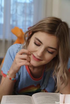 ချစ်စရာကောင်းသောဆယ်ကျော်သက် Ela Elfie ကသူမ၏ပြီးပြည့်စုံသော Boobs နှင့်လက်ချောင်းများ Clam (21P) ကိုပြသသည်။