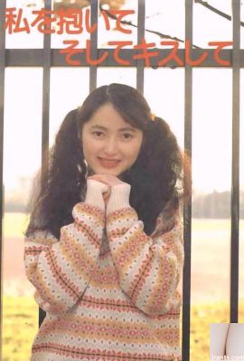 ညစ်ညမ်းသောစာအုပ်များက Porn Star Star ကငါ့ကိုကိုင်ပြီးငါ့ကိုနမ်းပါ (52p)