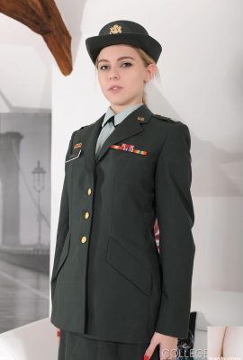 Chloe ကစားစရာလိင်အင်္ဂါပါ 0 င်သည့်ကောလိပ်ယူနီဖောင်း (21P)