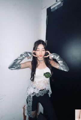 အေးမြသောအလှအပ “ Kui ni”  သည်ရင်သပ်ရှုမောဖွယ်ကောင်းသောစိတ်ထားရှိသည်။ မျက်လုံးများသည်အဆက်မပြတ်ဖြားယောင်းမိသည် (10p)