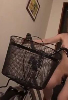 အဝတ်အချည်းစည်းအထိန်း, သူမစာမေးပွဲတွင်ကောင်းမွန်စွာလုပ်နိုင်လျှင်မိသားစုတစ်ခုလုံးကို fuck ဆိုတဲ့ (49p)