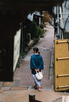 (けんけん) ချစ်စရာကောင်းသောလျှပ်စစ်မျက်လုံးများသည်သွေးဆောင်မှုနှင့်ပြည့်နှက်နေပြီးသင်ပထမတစ်ချက်တွင်သင်ချစ်မြတ်နိုးလိမ့်မည် (38p)