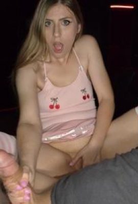 ဒီနေ့ငါစအိုကို fuck ဆိုတဲ့ရမယ်, ဒါကြောင့်ငါတင်းပါးကို plug ကိုကြိုတင်စီစဉ်ထားတယ်။