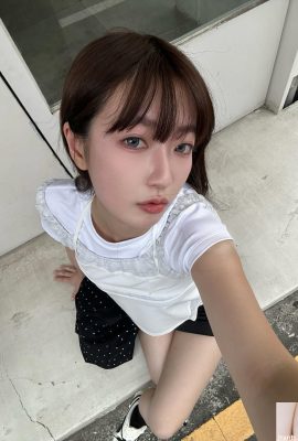 “ Wu Fang”  သည်သွေးဆောင်မှုနှင့်လျှပ်စစ်ဓာတ်အားပြည့်ဝသောကြီးမားသောမျက်လုံးများရှိသည်။