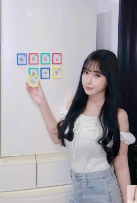 “ Peng Peng”  သည်သူမ၏လှပသောမျက်နှာ (10p) ကိုစိတ်ဝင်စားသည်။