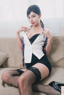 “ Anna Coco”  သည်သွယ်စည်းနှင့်လှပသောခြေထောက်များရှိပြီး Hot Attack (10P) မှစုံစမ်းနှောင့်ယှက်ခြင်းမခံရပါ။