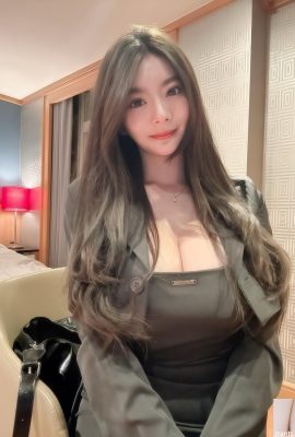 “ Chu Qingyi”  သည် Super Sexy Curves နှင့် Foul တွင်ခန္ဓာကိုယ်ရှိသည်။